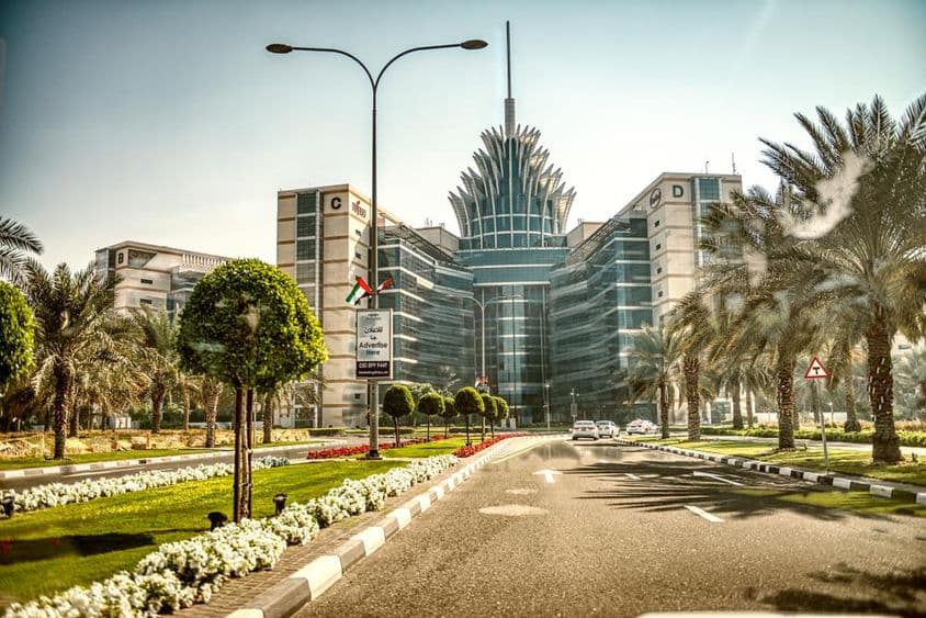 دبئی اکیڈمک سٹی کی سلیکون اویسس کی عمارتیں مرکزی حیثیت رکھتی ہیں۔