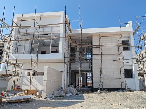 دبئی میں ایک ولا کی تعمیر کا منظر۔