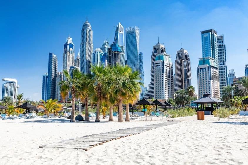 دبئی جمیرا ساحل پر متحدہ عرب امارات میں ہاربر فلک بوس عمارتیں
