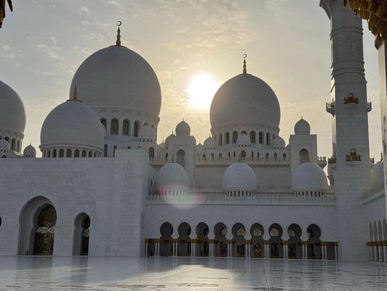 شیخ زید گرینڈ مسجد مرکز دبئی، متحدہ عرب امارات۔