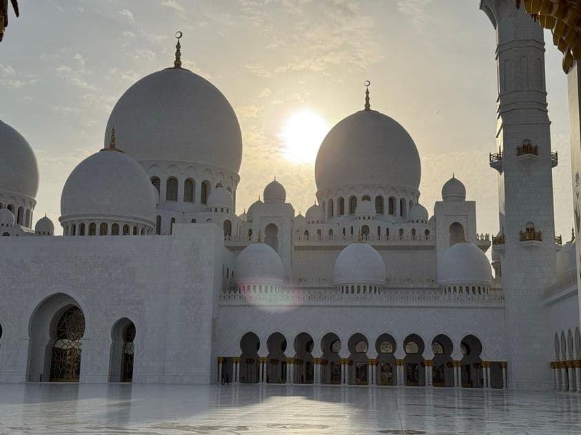 شیخ زید گرینڈ مسجد مرکز دبئی، متحدہ عرب امارات۔