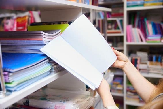نئے تعلیمی سال کے لئے اسٹیشنری کی خریداری