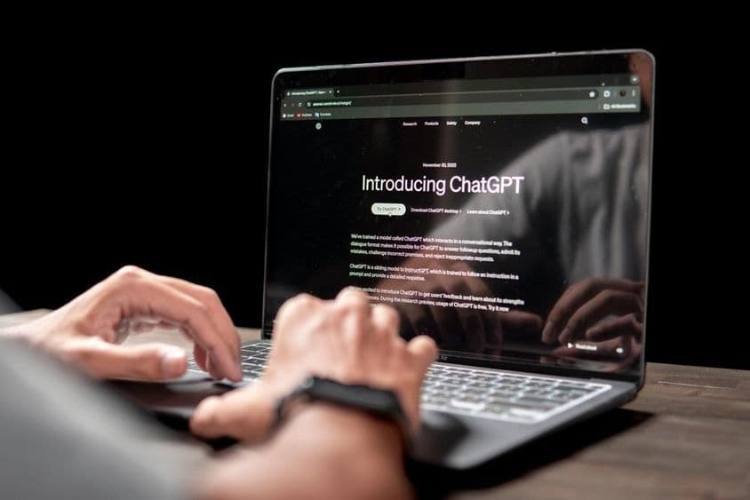 چیٹ جی پی ٹی مصنوعی ذہانت کی ویب سائٹ کا قریبی منظر۔