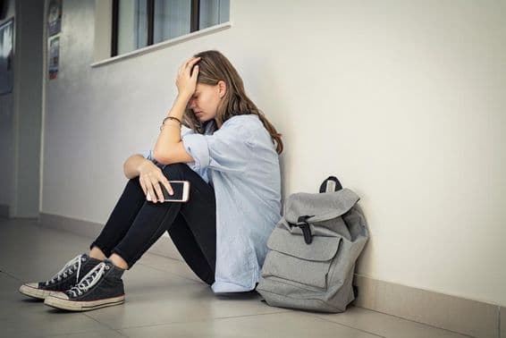 دھڑکن، افسردہ لڑکی۔