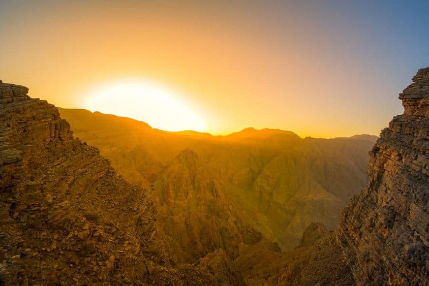 راس الخیمہ، متحدہ عرب امارات سے ایک سورج کی روشنی کا مناظر۔