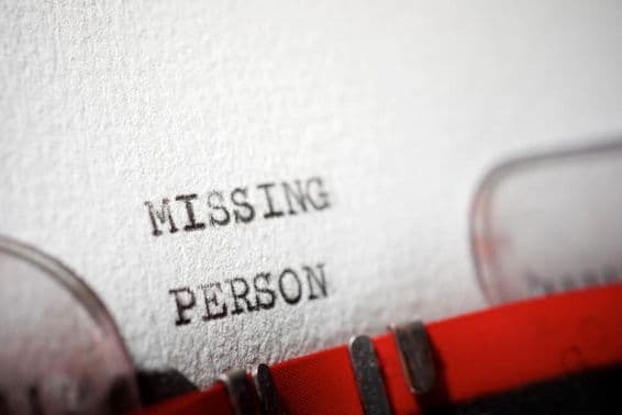 گمشدہ شخص کے بارے میں ٹائپ رائٹر پر ٹائپ شدہ متن۔