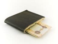 پرانا چیک بک اور پانچ درہم کے نوٹ۔