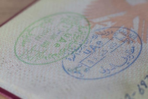 پاسپورٹ پر یو اے ای داخلے اور خروج کے مہر۔