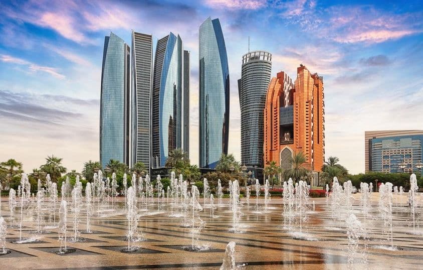 ابوظہبی کی بلند عمارتیں۔
