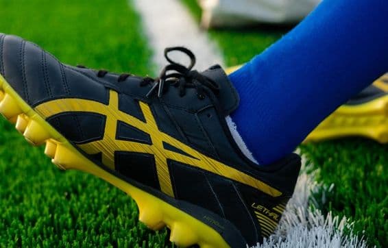 دبئی کا اسٹیڈیم اور فٹبال کے جوتے