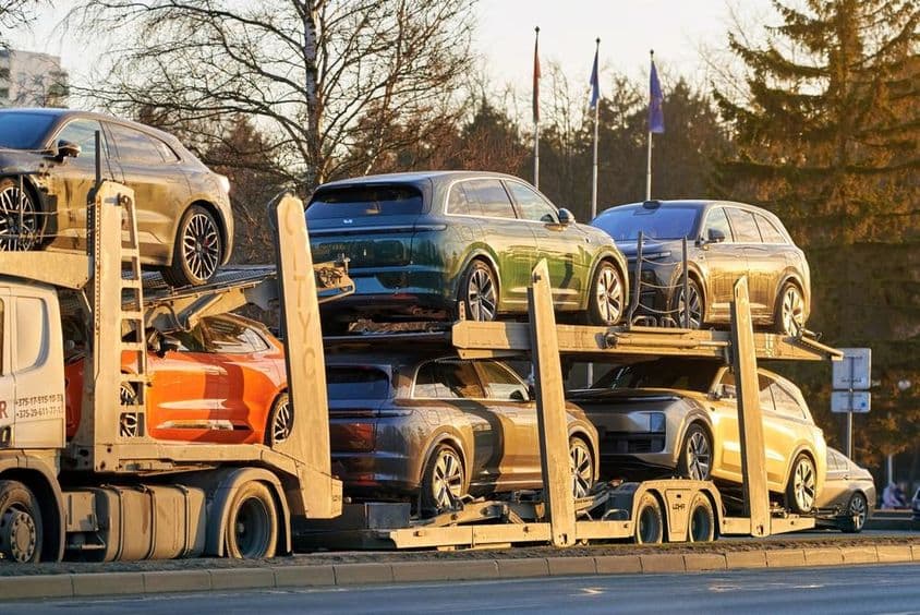 نئی چینی ایس یو ویز لی آٹو کے ذریعے منتقل ہو رہی ہیں۔