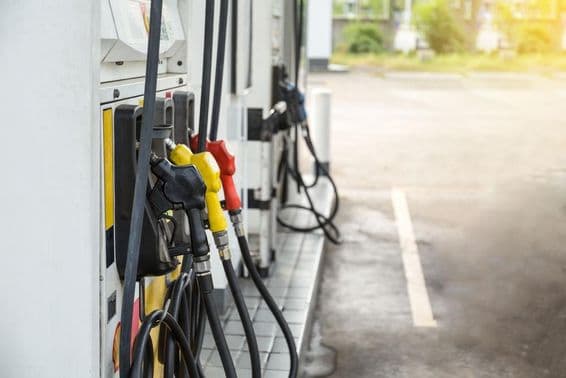 ایک گیس اسٹیشن پر ایندھن کے پمپ، پیٹرول، ڈیزل