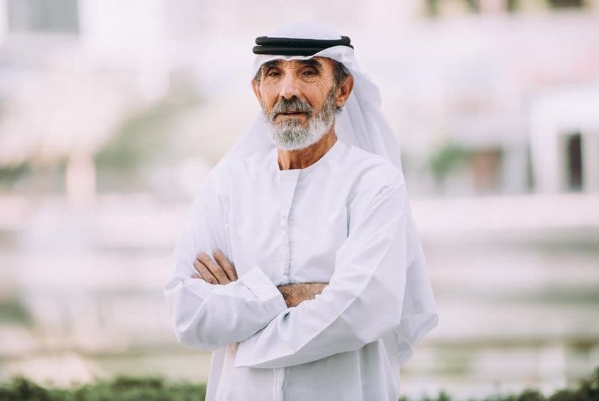 دبئی میں بزرگ کاروباری شخص۔