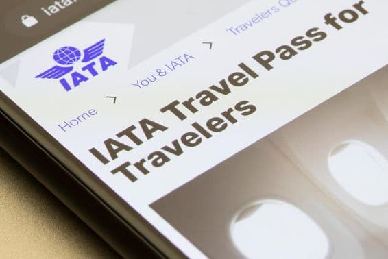 IATA کے ٹریول پاس کا تعارفی صفحہ نظر آ رہا ہے۔