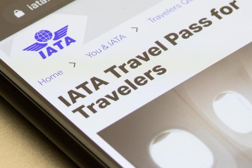 IATA کے ٹریول پاس کا تعارفی صفحہ نظر آ رہا ہے۔