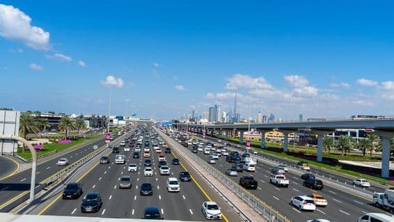 دبئی، متحدہ عرب امارات میں ہائی ویز، ایکسپریس ویز، ہائی ویز، اور چوراہے۔