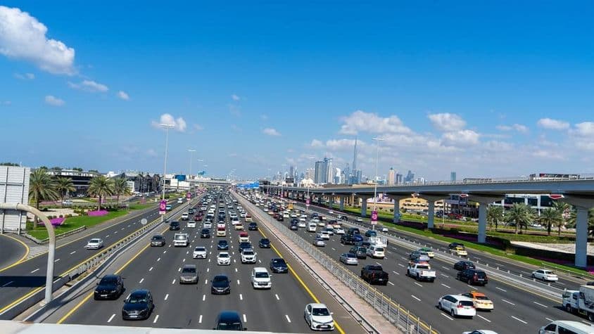 دبئی، متحدہ عرب امارات میں ہائی ویز، ایکسپریس ویز، ہائی ویز، اور چوراہے۔