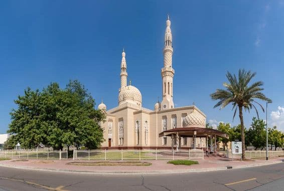 دبئی میں جمیرا مسجد۔