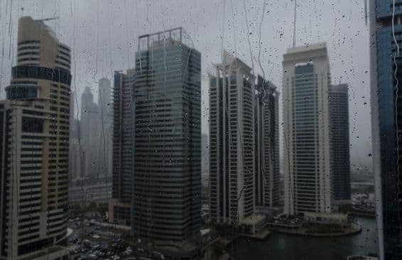 دبئی کے میگاسٹی میں برسات کا موسم۔