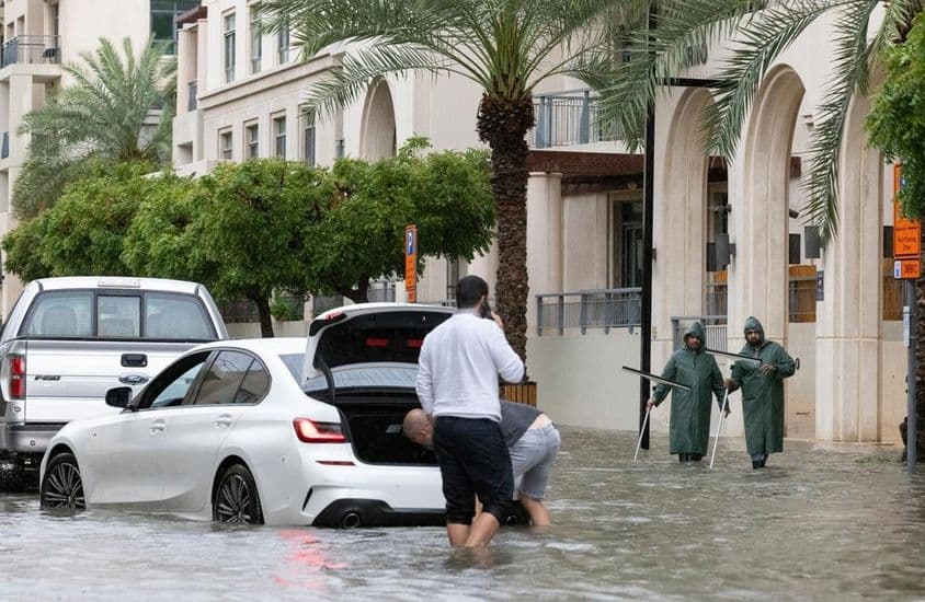 دبئی میں شدید بارش۔