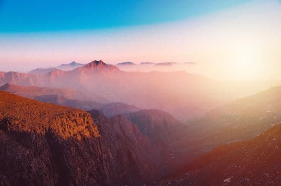 راس الخیمہ میں باوقار جبل جیس پہاڑ کا منظر۔