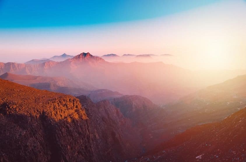 راس الخیمہ میں باوقار جبل جیس پہاڑ کا منظر۔