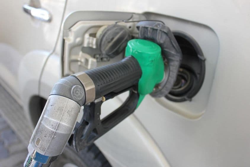 گیس اسٹیشن کی مشینری فیول پمپ پر۔