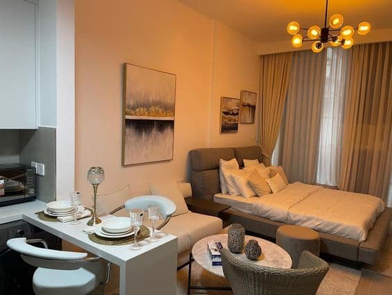 جے وی سی، دبئی، اسمارٹ سہولیات کے ساتھ بیڈروم پرسکون زندگی کے لئے۔