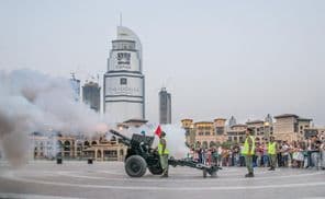 ماہ رمضان کے دوران افطار کے وقت توپ فائرنگ