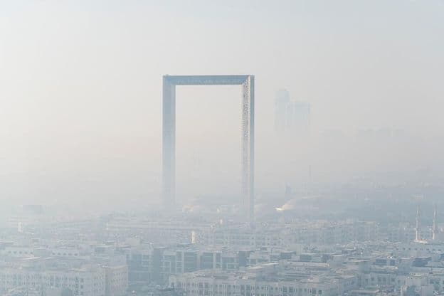 دبئی میں دنیا کی سب سے بڑی سونے کی فریم کا حیرت انگیز منظر۔