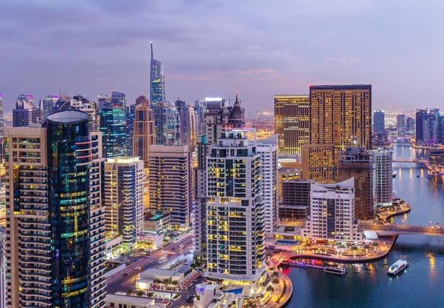 دبئی میں ایک ہائی وے جنکشن کی ہوائی منظر