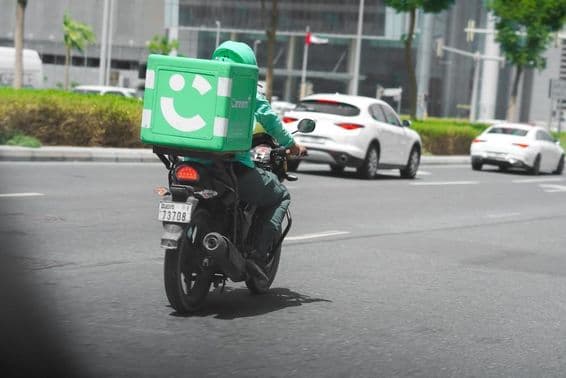 دبئی کریم فوڈ ڈیلیوری موٹر سائیکل کپٹن۔