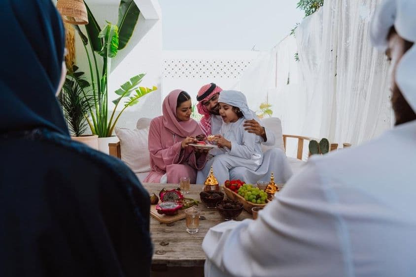 گھر میں مسلمان خاندان۔