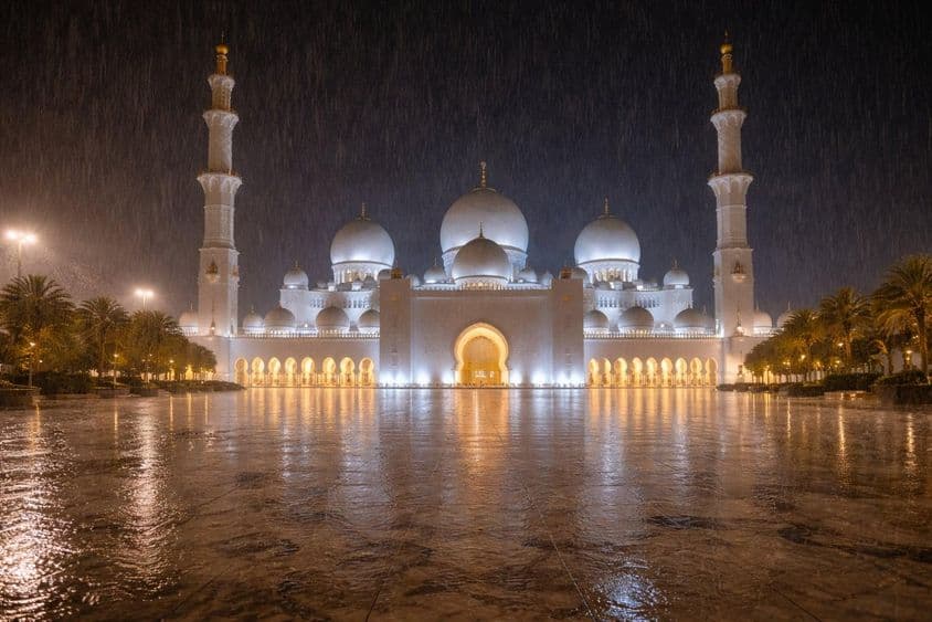 مسجد پر بارش کی رات