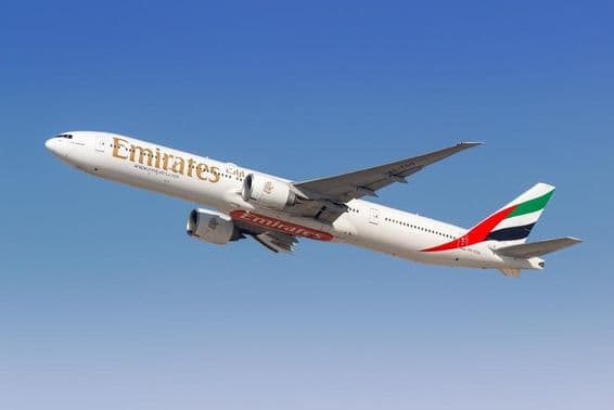 امارات کا بوئنگ 777-300ER طیارہ۔