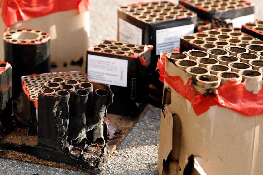 استعمال شدہ آتشباز کے کچرے