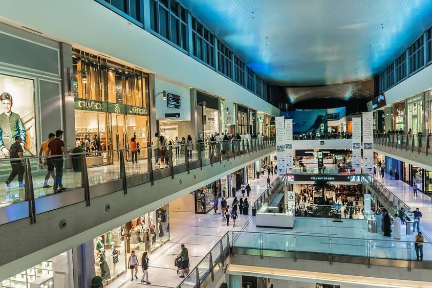 دبئی مال کے اندر کا منظر