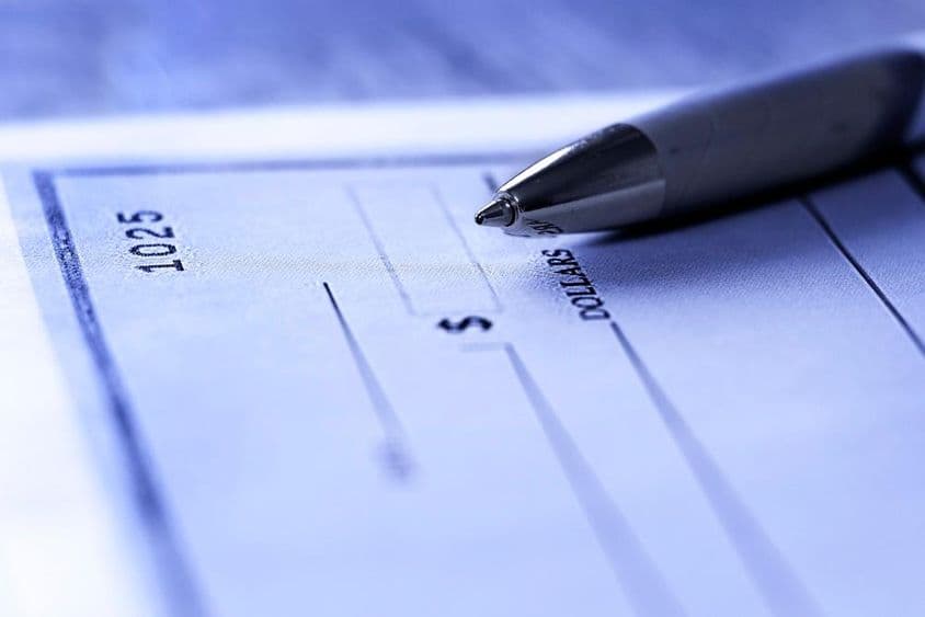 بینک چیک لکھنے کے لئے استعمال ہونے والا قلم