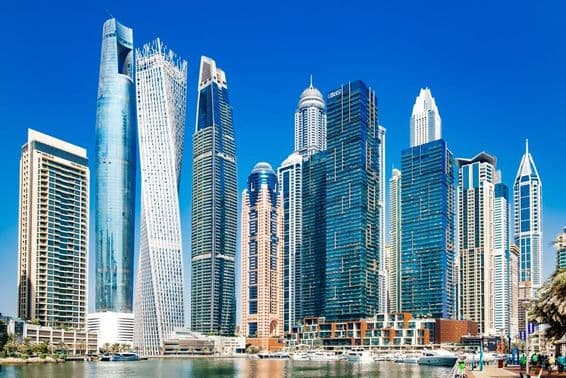 دبئی کے مرینا میں فلک بوس عمارتیں