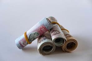 اماراتی درہم کی کرنسی اور سکے کا مجموعہ