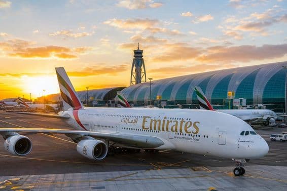 دبئی ایئرپورٹ غروب آفتاب کے وقت