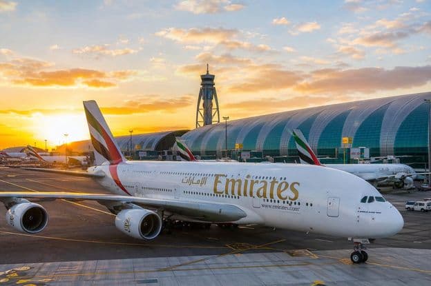 دبئی ایئرپورٹ غروب آفتاب کے وقت