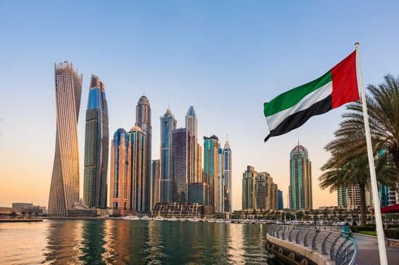 غروب آفتاب میں دبئی کا جدید شہر