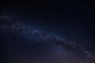 ستاروں سے بھرا رات کا آسمان