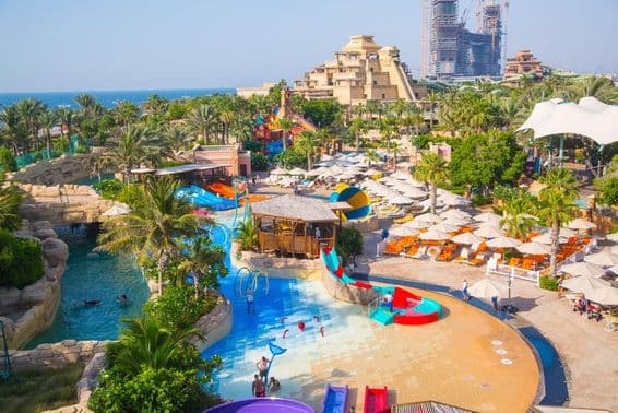 Aquaventure واٹر پارک اور نیپچون ٹاور کا منظر
